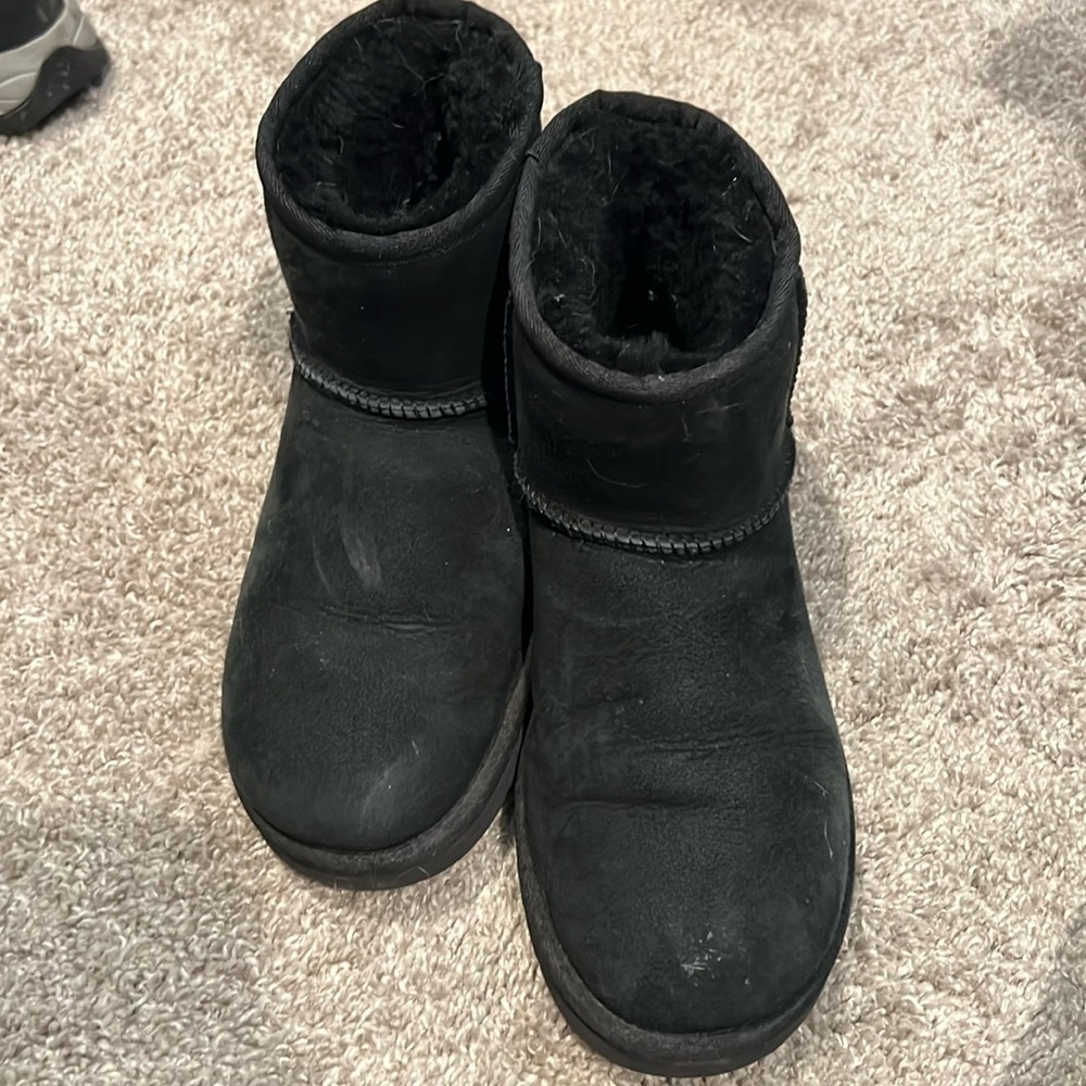 Women's Classic II Mini Boots USED!